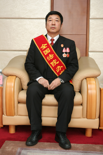 全国法院办案标兵朱世涛